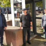 Bürgermeister Jacob, Peter Riedel und Heilwig Dietrich bei der Einweihung der Schmökerzelle